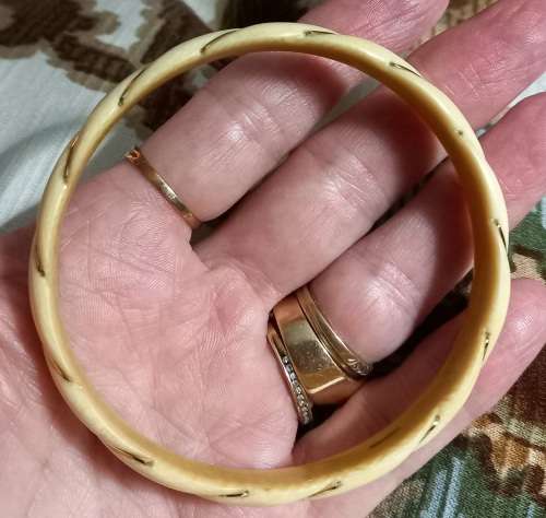 Vintage 14ct Wire Ivory Twist Bangle