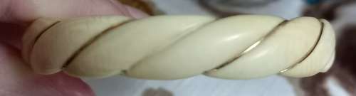 Vintage 14ct Wire Ivory Twist Bangle