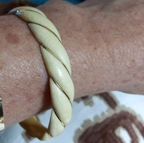 Vintage 14ct Wire Ivory Twist Bangle