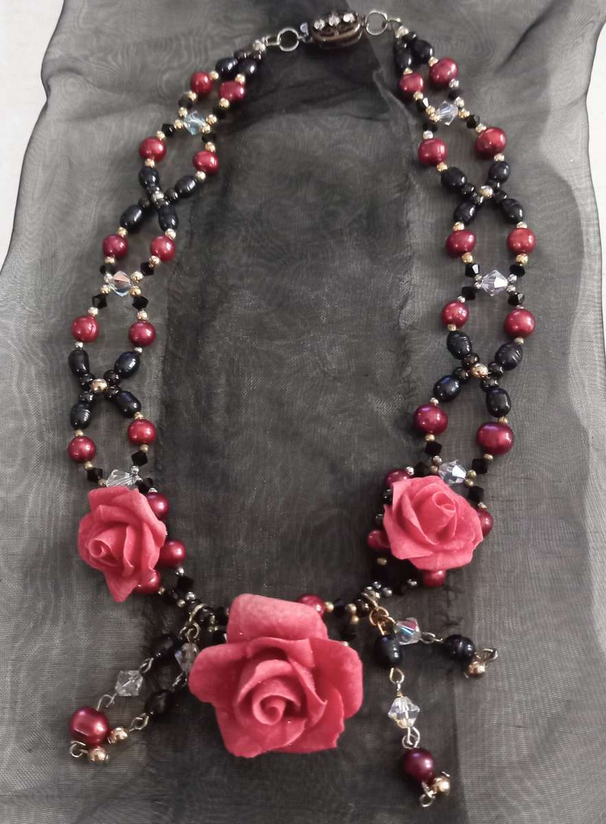 Vintage Pretty Wine Red and Near Black Freshwater Pearl Necklace with Roses