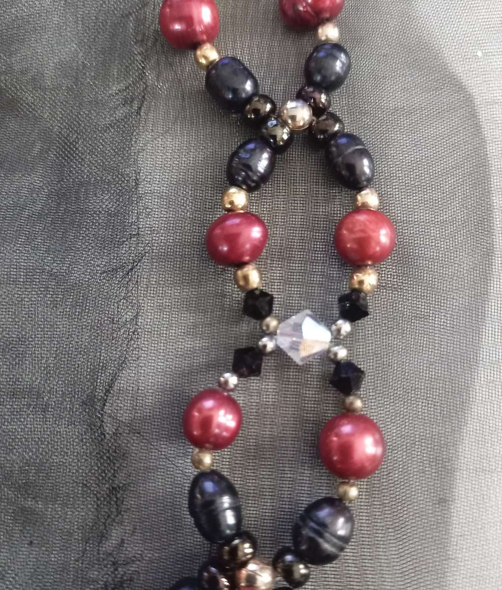 Vintage Pretty Wine Red and Near Black Freshwater Pearl Necklace with Roses