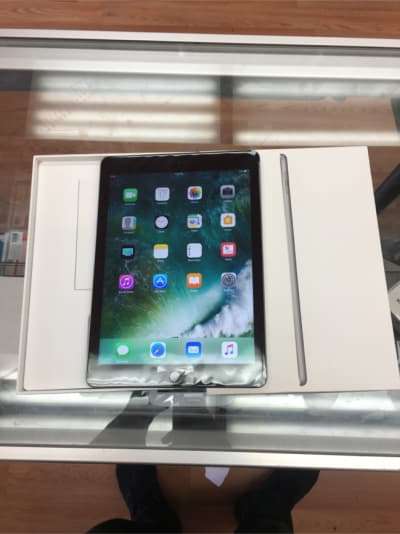 IPAD 9.7-INCH (128GB, WI-FI + CELLULAR, SILVER) 2017 MODEL BRAND NEW