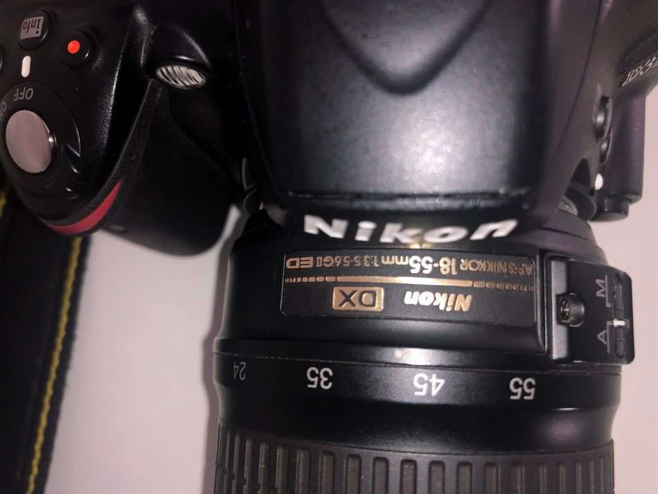 Nikon D3200 24.2PM DSLR Camera with 18-55mm IN EXCELLENT CONDITION. WITH CARRY BAG