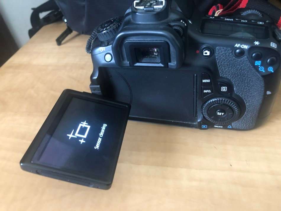 CANON EOS 60D WITH 19-55MM IS II IN EXCELLENT CONDITION COMING WITH INTER PRO BAG