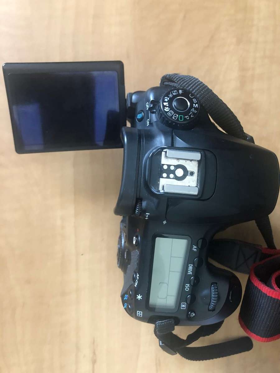 CANON EOS 60D WITH 19-55MM IS II IN EXCELLENT CONDITION COMING WITH INTER PRO BAG