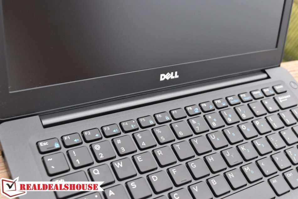 DELL LATITUDE 7280 , CORE I7-7600U , 16GB RAM,256GB SSD ,INTEL HD GRAPHICS 620 ,FULL HD DEMO CONDITI