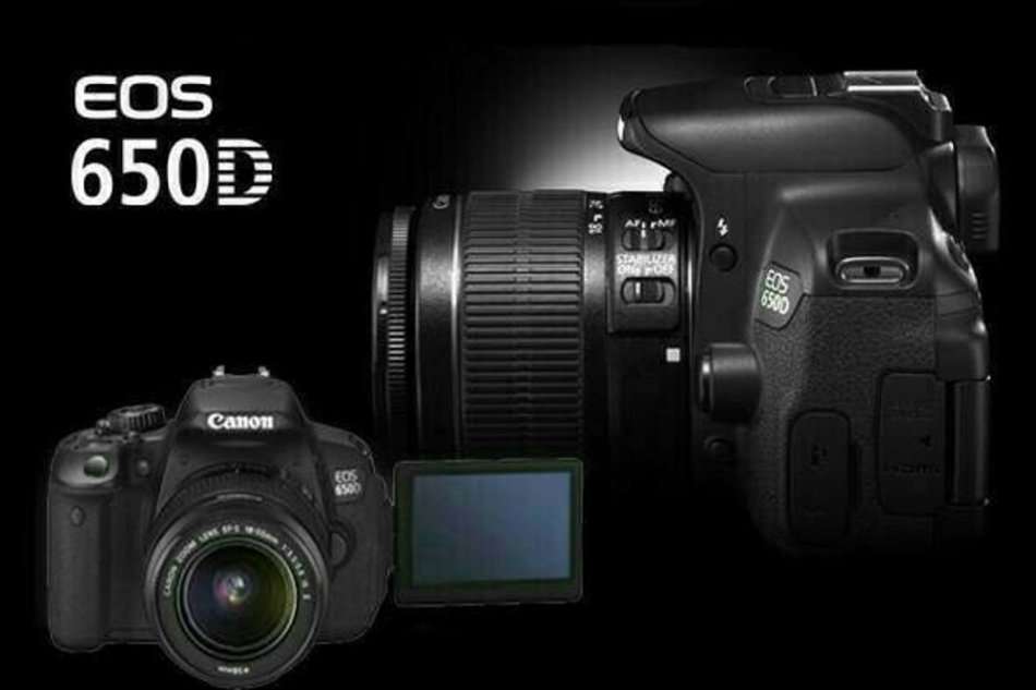 CANON EOS 650D IN BRAND NEW CONDITION WITH 18-55MM ZOOM LENS , COMING IN THE BOX WITH 64GB SD CARD