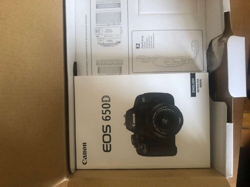 CANON EOS 650D IN BRAND NEW CONDITION WITH 18-55MM ZOOM LENS , COMING IN THE BOX WITH 64GB SD CARD