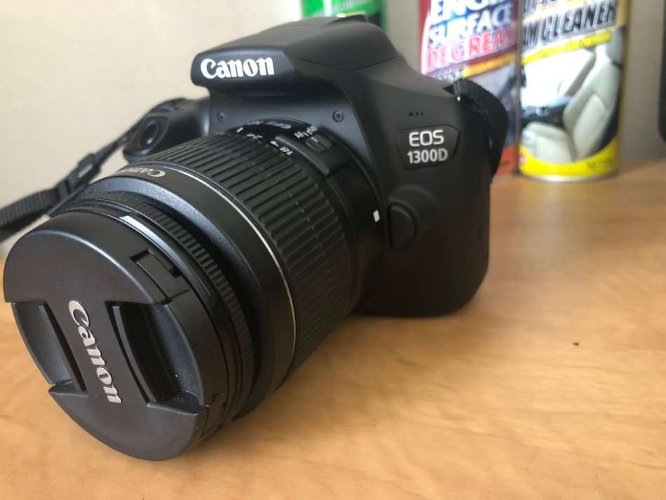 Canon EOS 1300D with CANON 18-55MM in EXCELLENT CONDITION WITH CANON CAMERA BAG