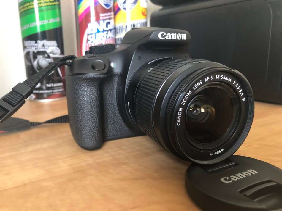 Canon EOS 1300D with CANON 18-55MM in EXCELLENT CONDITION WITH CANON CAMERA BAG