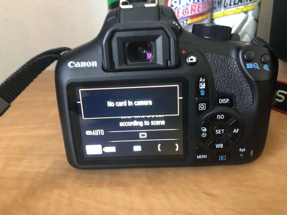 Canon EOS 1300D with CANON 18-55MM in EXCELLENT CONDITION WITH CANON CAMERA BAG