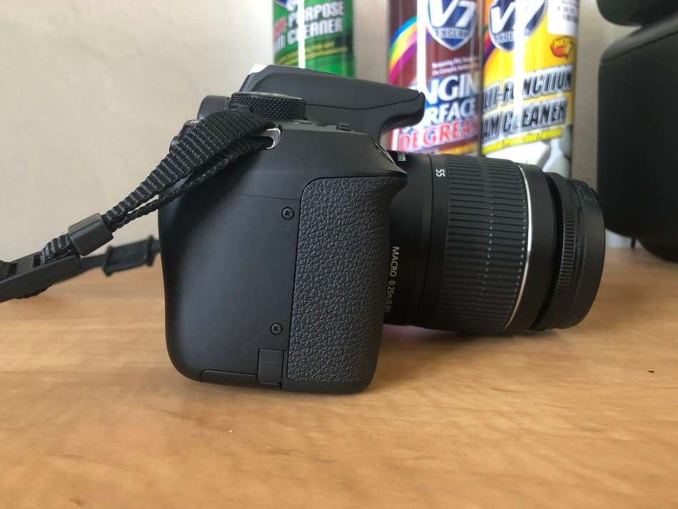 Canon EOS 1300D with CANON 18-55MM in EXCELLENT CONDITION WITH CANON CAMERA BAG