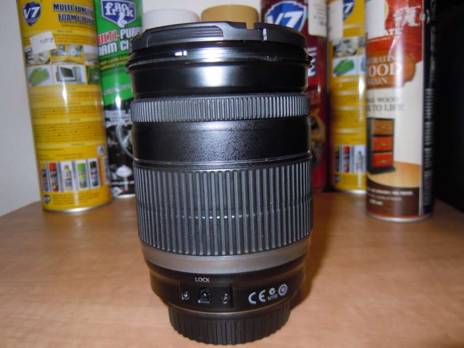 CANON EF-S 18-200mm f/3.5-5.6 IS IN EXCELLENT CONDITION