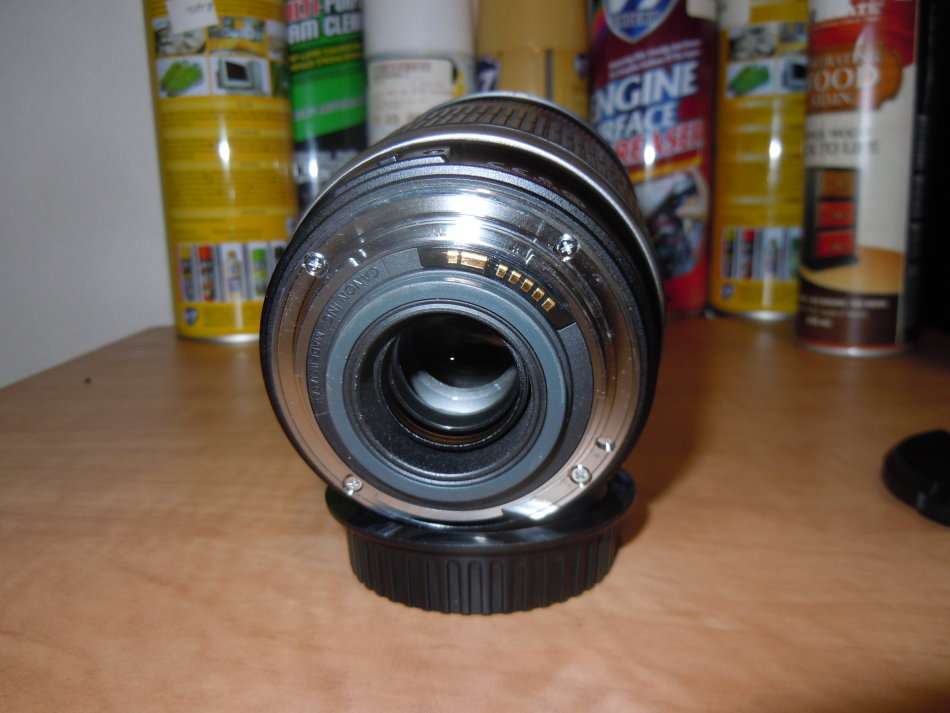 CANON EF-S 18-200mm f/3.5-5.6 IS IN EXCELLENT CONDITION