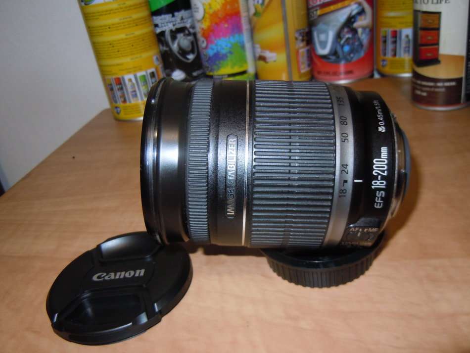 CANON EF-S 18-200mm f/3.5-5.6 IS IN EXCELLENT CONDITION