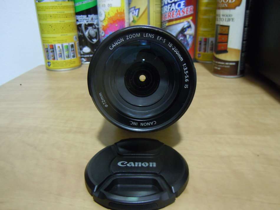 CANON EF-S 18-200mm f/3.5-5.6 IS IN EXCELLENT CONDITION
