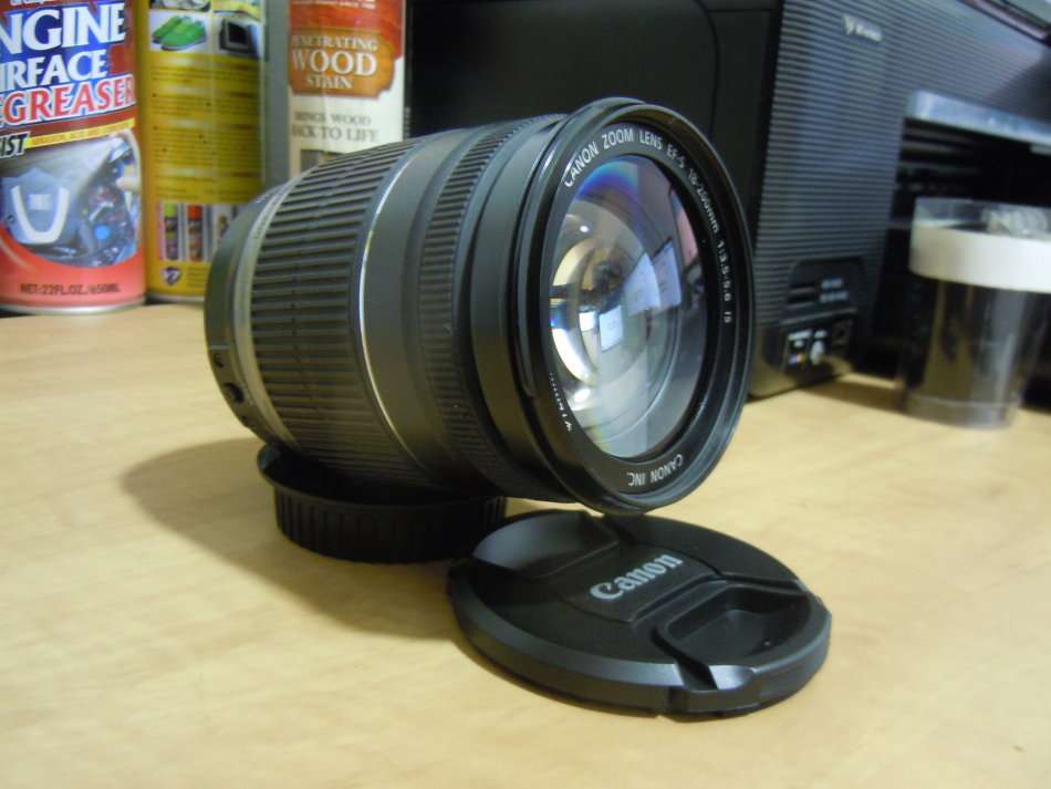 CANON EF-S 18-200mm f/3.5-5.6 IS IN EXCELLENT CONDITION
