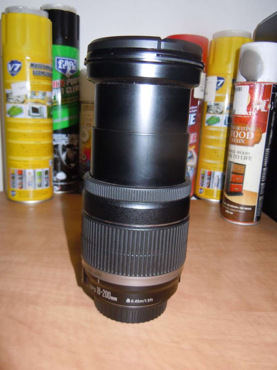 CANON EF-S 18-200mm f/3.5-5.6 IS IN EXCELLENT CONDITION