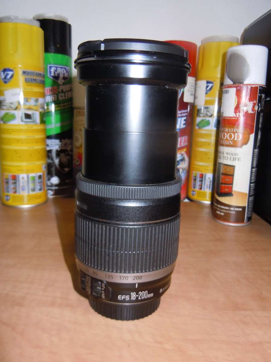 CANON EF-S 18-200mm f/3.5-5.6 IS IN EXCELLENT CONDITION