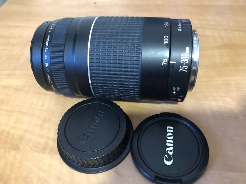CANON EF 75-300MM ZOOM LENS IN VERY GOOD CONDITION