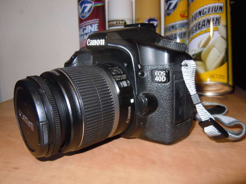 Canon EOS 40D 10.1MP DSLR with EF 18-55mm Canon Zoom Lens , 4GB MEMORY CARD IN EXCELLENT CONDITION