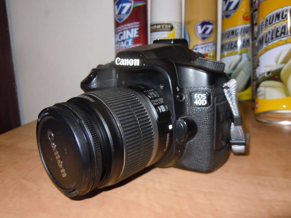 Canon EOS 40D 10.1MP DSLR with EF 18-55mm Canon Zoom Lens , 4GB MEMORY CARD IN EXCELLENT CONDITION