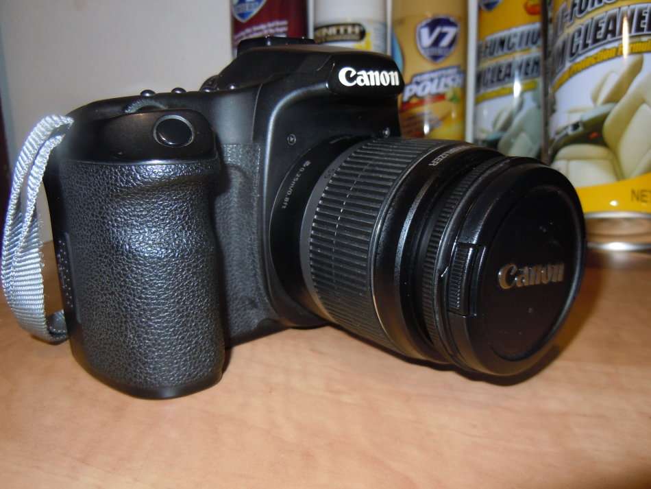 Canon EOS 40D 10.1MP DSLR with EF 18-55mm Canon Zoom Lens , 4GB MEMORY CARD IN EXCELLENT CONDITION