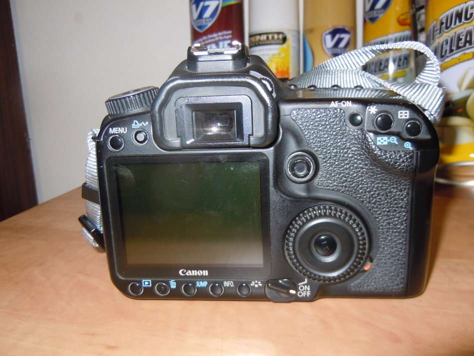 Canon EOS 40D 10.1MP DSLR with EF 18-55mm Canon Zoom Lens , 4GB MEMORY CARD IN EXCELLENT CONDITION