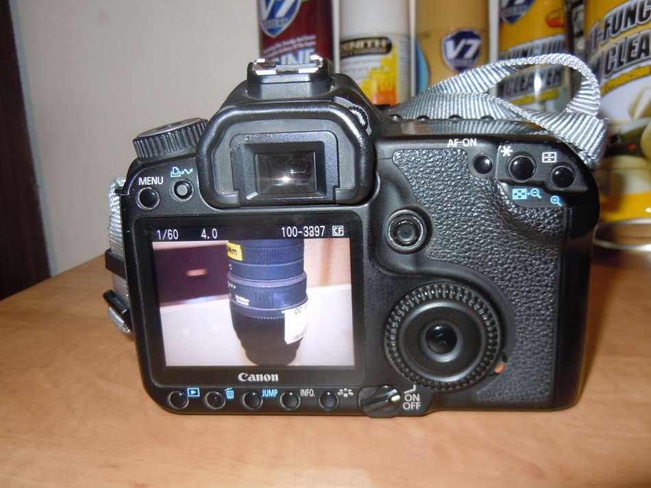 Canon EOS 40D 10.1MP DSLR with EF 18-55mm Canon Zoom Lens , 4GB MEMORY CARD IN EXCELLENT CONDITION