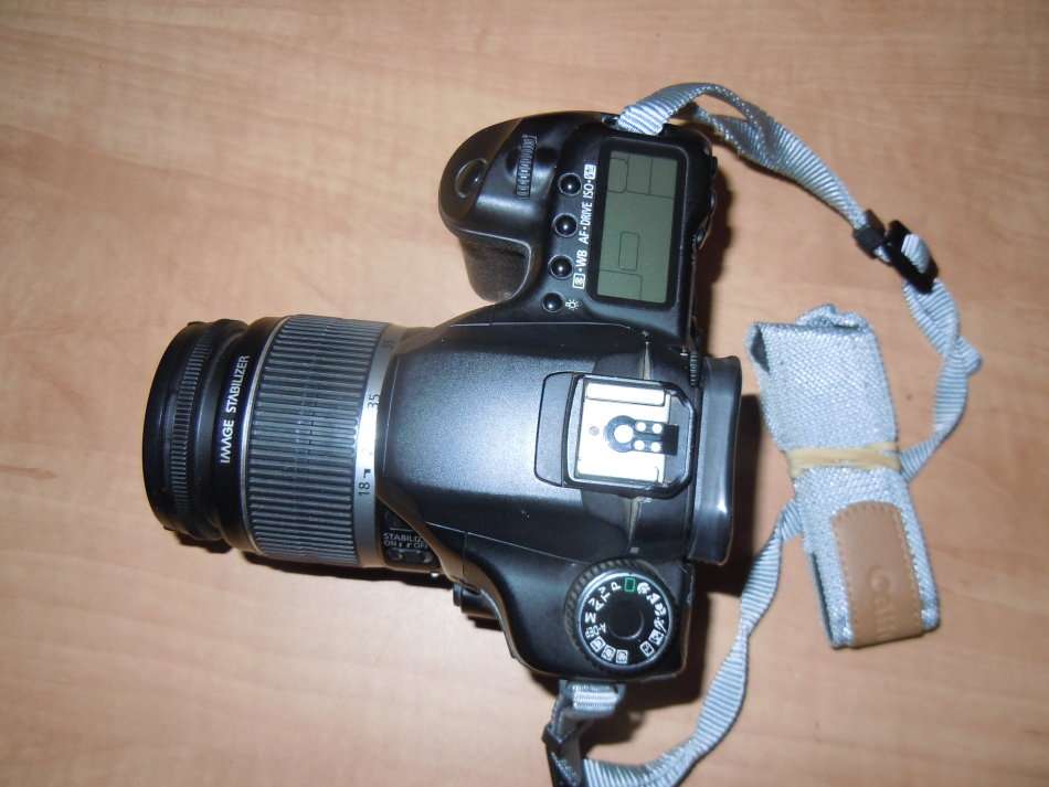 Canon EOS 40D 10.1MP DSLR with EF 18-55mm Canon Zoom Lens , 4GB MEMORY CARD IN EXCELLENT CONDITION