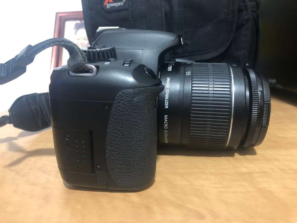 Canon EOS 550D Digital SLR camera FULL HD MOVIES with Canon 18-55MM LENS, LOWEPRO BAG