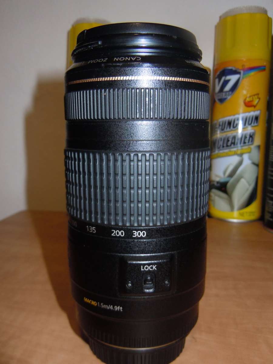 Canon EF 70-300mm f/4.5-5.6 IS ULTRASONIC Lens EXCELLENT CONDITION