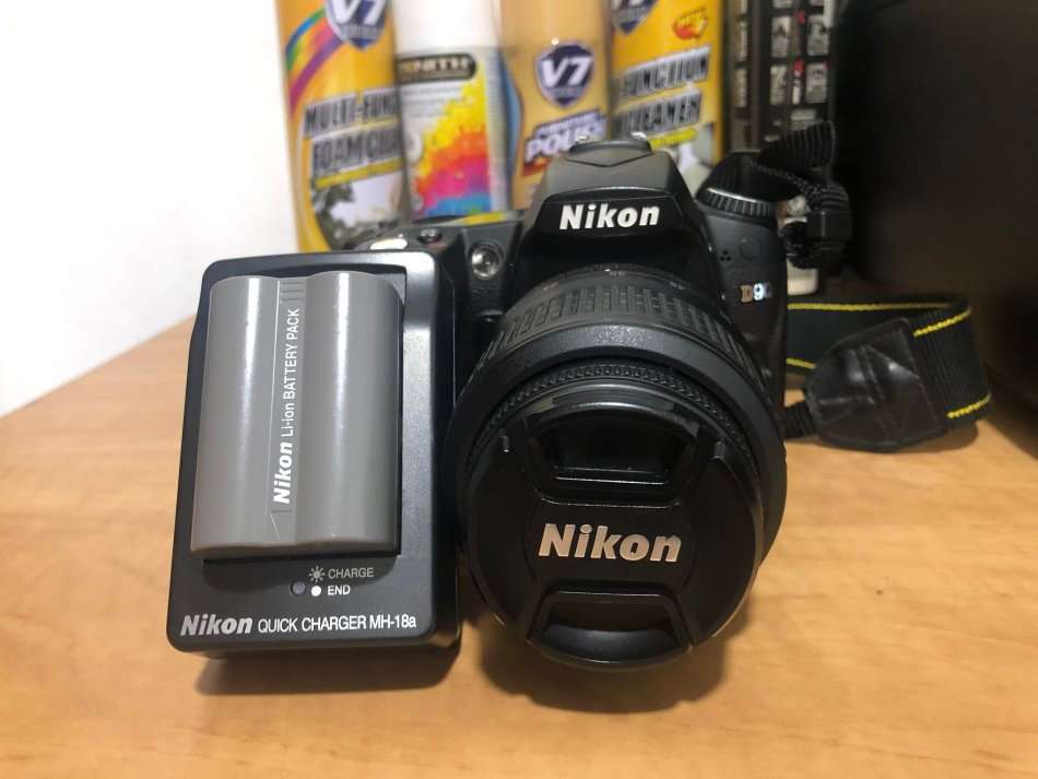 Nikon D90 DSLR Camera WITH NIKON 18-55MM VR LENS IN EXCELLENT CONDITION