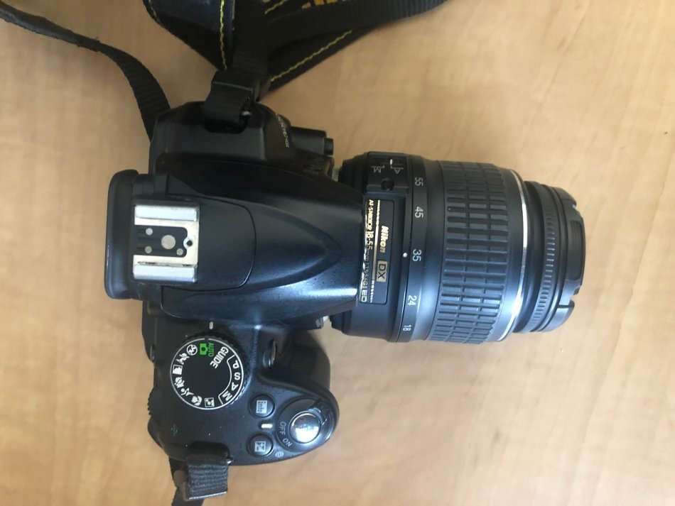 NIKON D3000 WITH 18-55MM ZOOM LENS IN VERY GOOD CONDITION