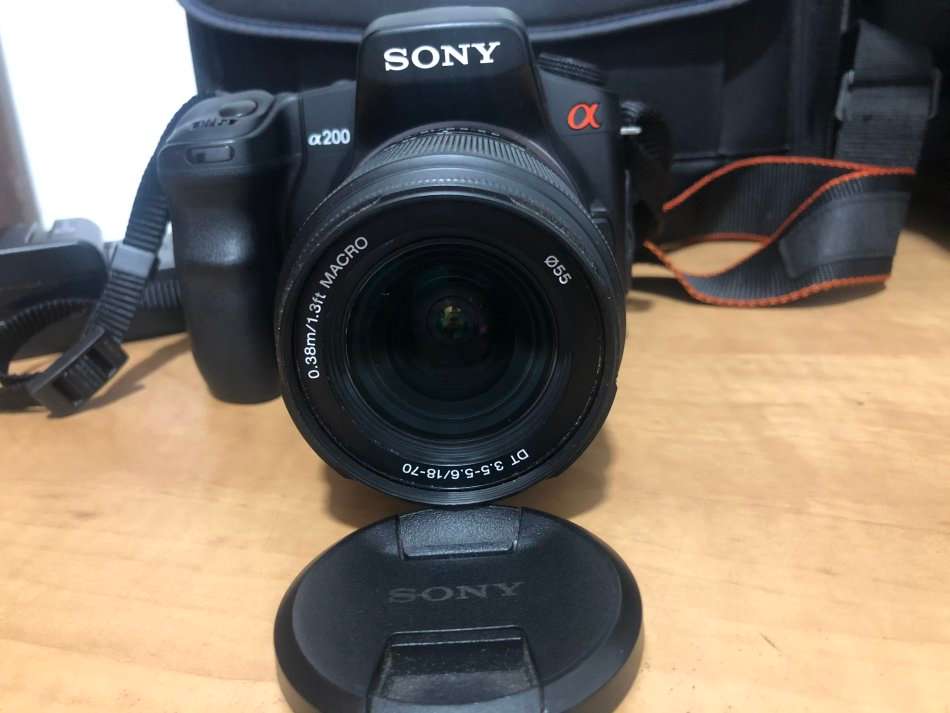 Sony Alpha DSLR-A200 SLR Digital Camera with Sony 18-70mm Lens WITH SONY BAG, VERY GOOD CONDITION