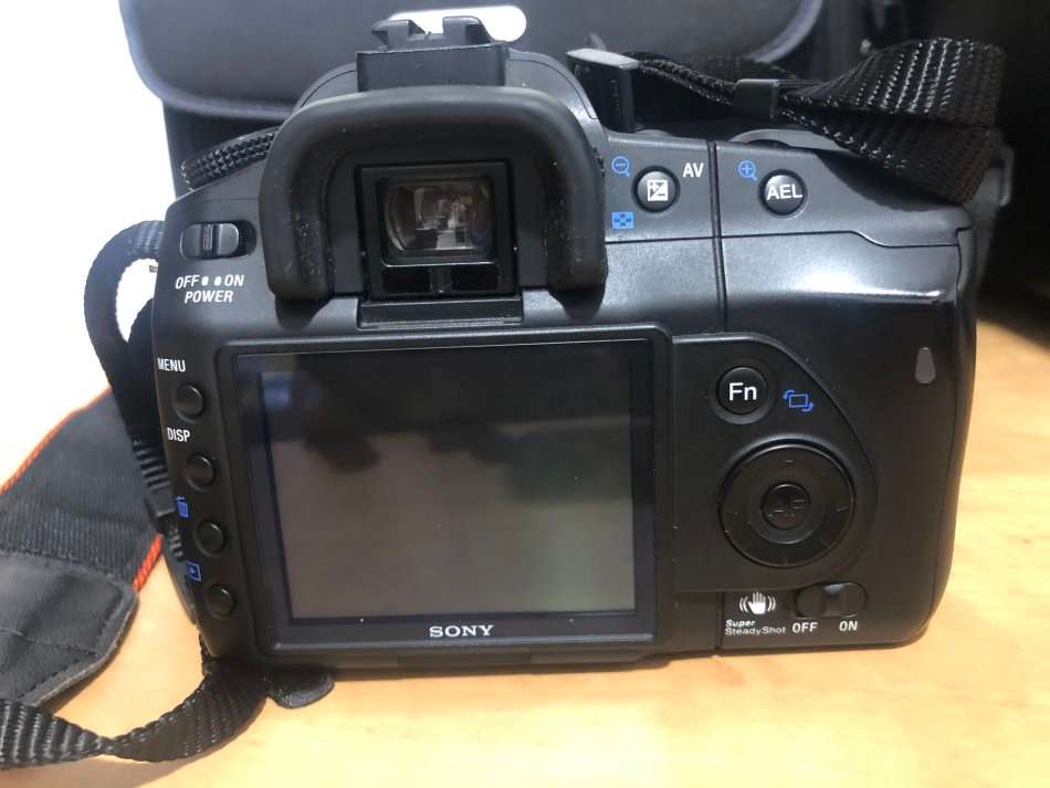 Sony Alpha DSLR-A200 SLR Digital Camera with Sony 18-70mm Lens WITH SONY BAG, VERY GOOD CONDITION