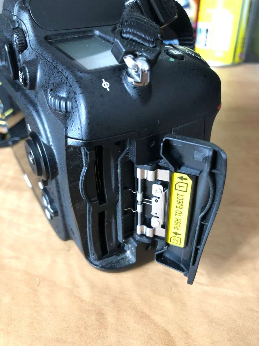 Nikon D7100 DSLR Camera , 24.1 MP DX-Format CMOS Sensor IN EXCELLENT CONDITION