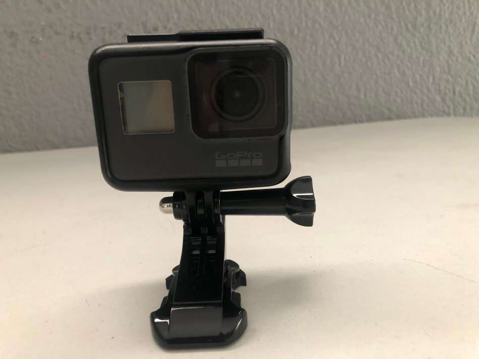 GOPRO HERO 5 WITH ACCESSORIES IN VERY GOOD CONDITION