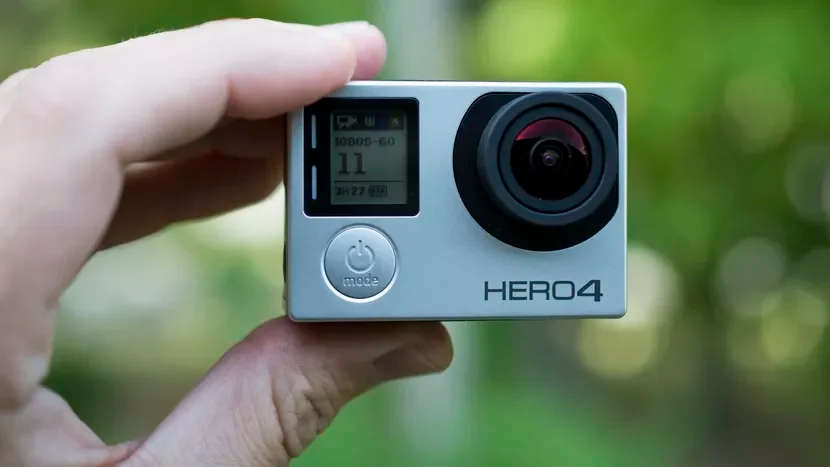 GOPRO HERO 4 IN EXCELLENT CONDITION WITH GoPro Battery BacPac AND HOUSING