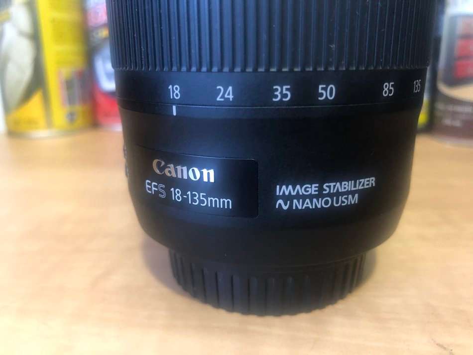 Canon EF-S 18-135mm f/3.5-5.6 IS Nano USM Lens IN EXCELLENT CONDITION
