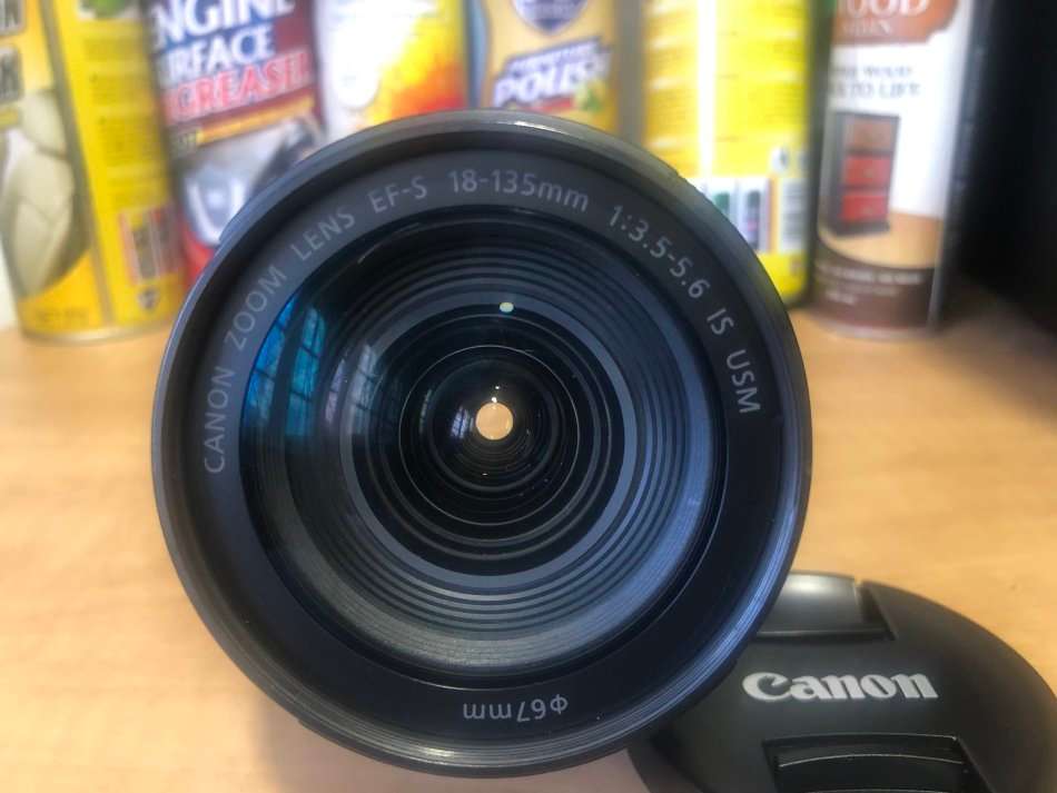 Canon EF-S 18-135mm f/3.5-5.6 IS Nano USM Lens IN EXCELLENT CONDITION