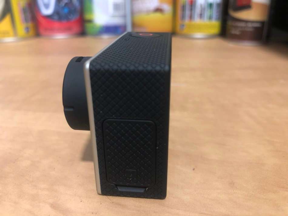 Gopro HERO 3 Silver Edition IN EXCELLENT CONDITION WITH HOUSING AND STAND