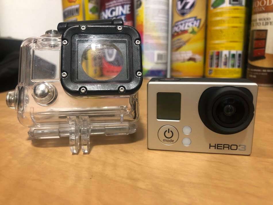 Gopro HERO 3 Silver Edition IN EXCELLENT CONDITION WITH HOUSING AND STAND