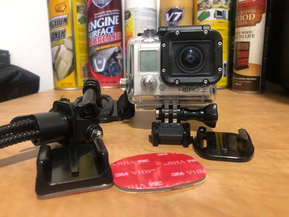 Gopro HERO 3 Silver Edition IN EXCELLENT CONDITION WITH HOUSING AND STAND