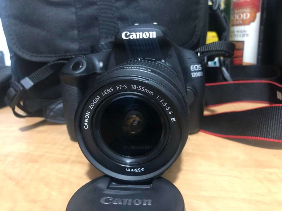 Canon EOS 1200D DSLR Camera 18MP ,FHD MOVIES ,18-55mm Lens IN VERY GOOD CONDITION , WITH LOWEPRO BAG