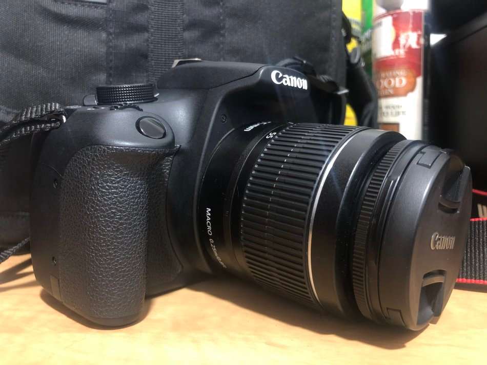 Canon EOS 1200D DSLR Camera 18MP ,FHD MOVIES ,18-55mm Lens IN VERY GOOD CONDITION , WITH LOWEPRO BAG