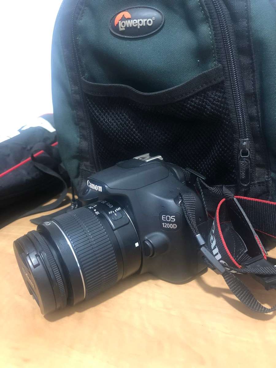 Canon EOS 1200D DSLR Camera 18MP ,FHD MOVIES ,18-55mm Lens IN VERY GOOD CONDITION , WITH LOWEPRO BAG