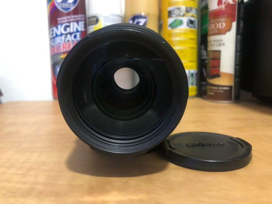 Sigma 70-300mm f/4-5.6 DG Macro Lens for Canon EOS  IN EXCELLENT CONDITION