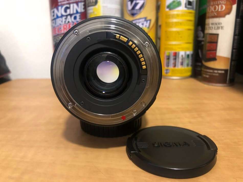 Sigma 70-300mm f/4-5.6 DG Macro Lens for Canon EOS  IN EXCELLENT CONDITION