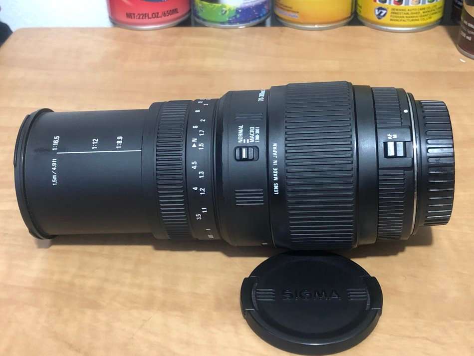 Sigma 70-300mm f/4-5.6 DG Macro Lens for Canon EOS  IN EXCELLENT CONDITION
